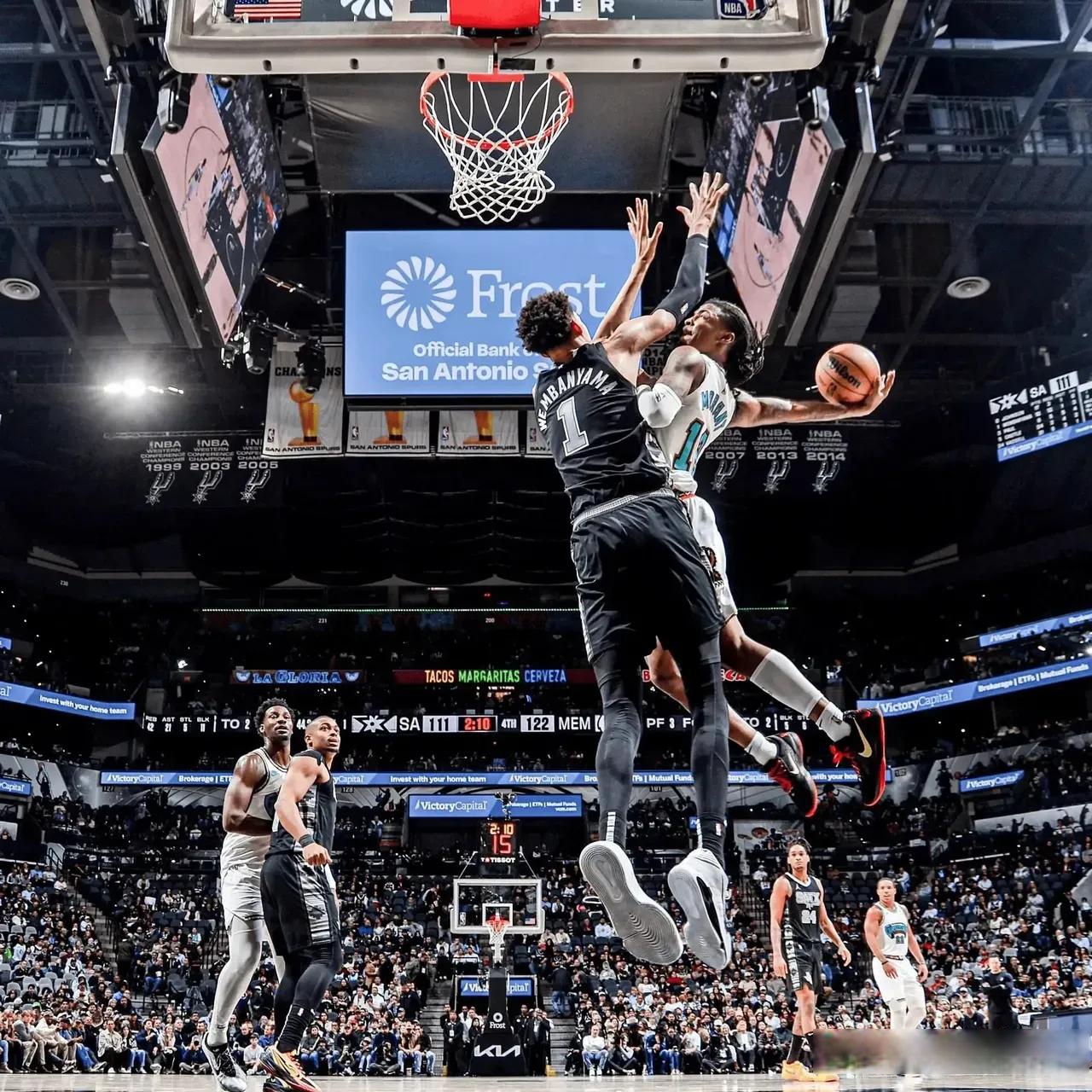 lol 更新补丁-包含奥兰多魔术发布备战花絮,清晨刷新队史纪录,NBA季后赛任务艰巨,身体对抗强度拉满的词条