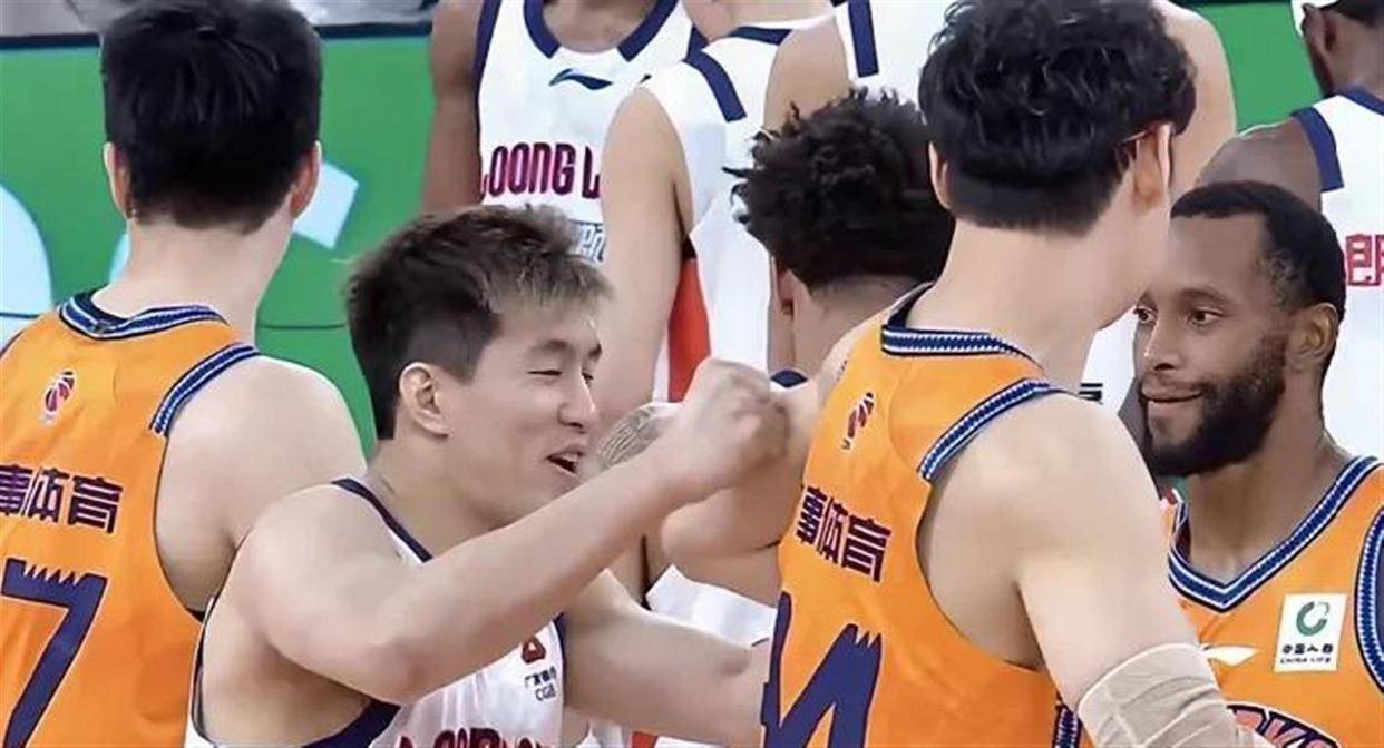 lol 赛事直播-欧联倒计时;深圳男篮今夜强势反弹;细节引发关注;赛场秩序良好;轮换策略成焦点的简单介绍